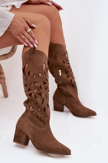 Stiefel mit Durchbrüchen aus natürlichem Wildleder Zazoo 3167 in sandiger Farbe