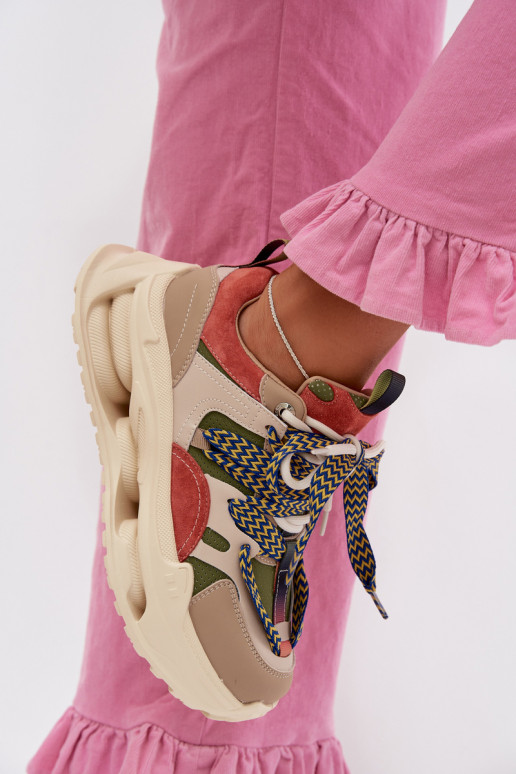 Haut Sneakers Stilvollllschuhe Feminin mit einer Plattform D&A CR61-3133 Beige