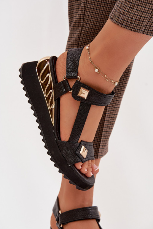 Damensandalen Feminin mit einer Plattform D&A CR61-3070 schZuarze Farbe