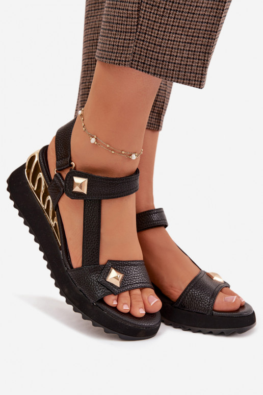 Damensandalen Feminin mit einer Plattform D&A CR61-3070 schZuarze Farbe