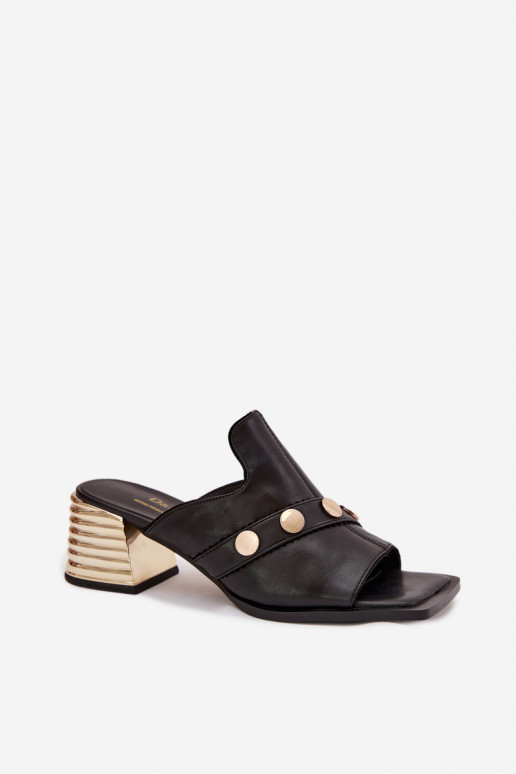 Lederhausschuhe mit Absätzen mit verzierten Absätzen D&A CR61-3063 schZuarze Farbe