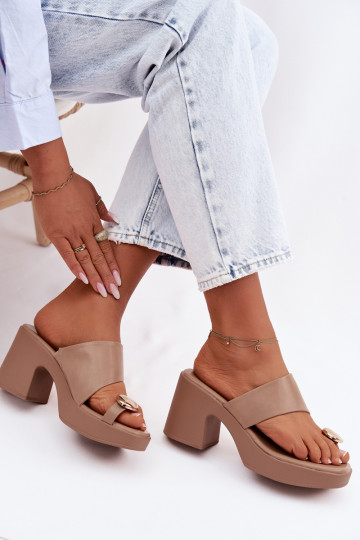 Damenhausschuhe Ermöglicht SłupkoZuym Obcasie Ze goldene Farbem Detalem Beige Sinora