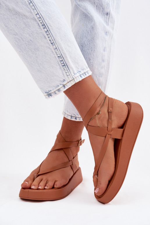 Flip-Flops Feminin mit einer Plattform braune Farbe Gelira