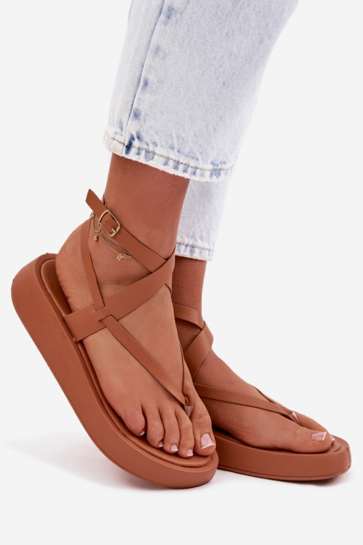 Flip-Flops Feminin mit einer Plattform braune Farbe Gelira