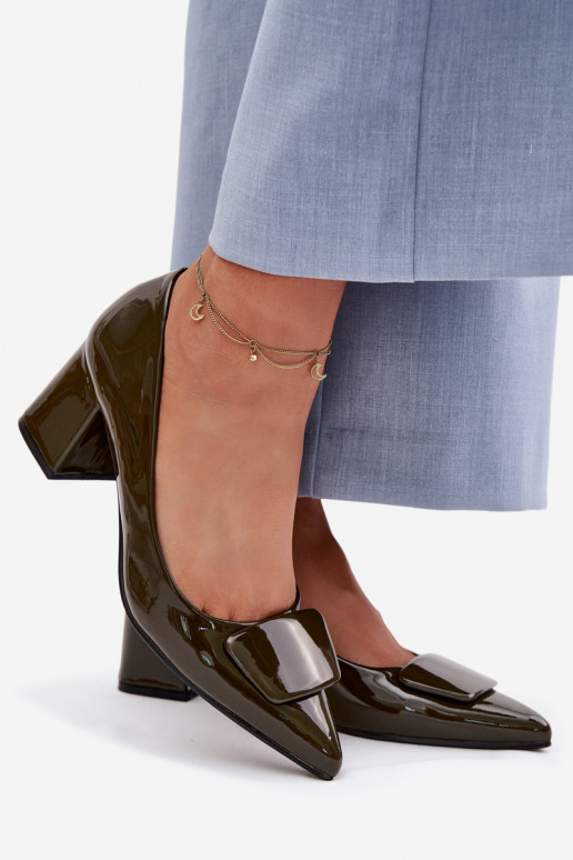 mit Lackeffekt Schuhe mit Absätzen mit Ornamenten Khaki-Farbe-Farbe Isoline