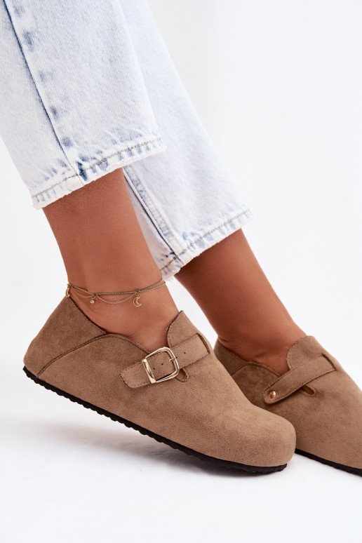 Damen Schuhe aus Kunstleder mit goldfarbenen Schnallen in Sandfarben Ismora