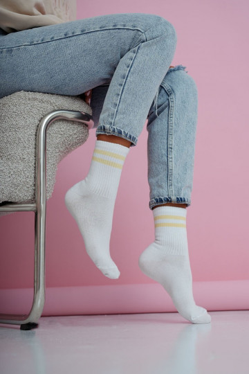 Socken Feminin DZua Cienkie Streifen INeiß-gelbe Farbe