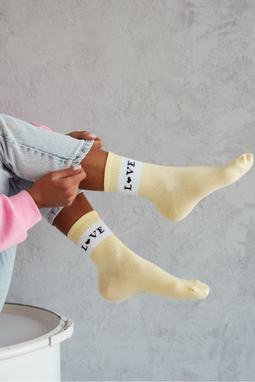 Socken BaZuełniane Feminin LOVE gelbe Farbe