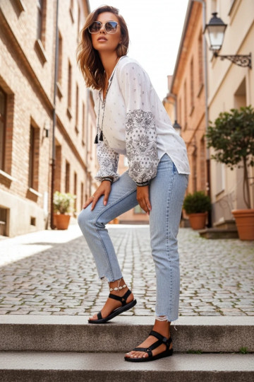 Damensandalen im sportlichen Stil mit Klebeverschlüssen in der Farbe Schwarz von Vilari