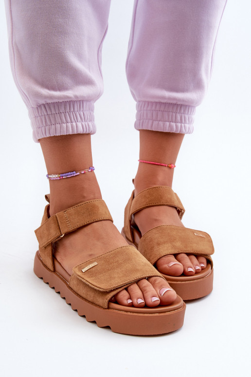 Feminin INildledersandalen mit einer Plattform Big Star NN274705 braune Farbe