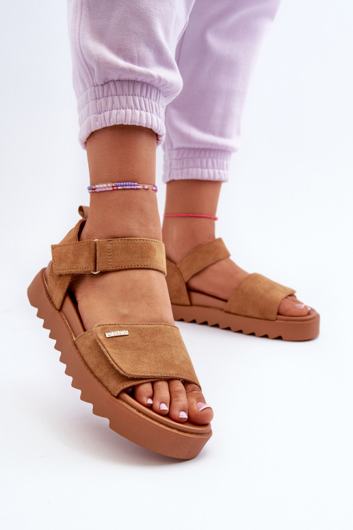 Feminin INildledersandalen mit einer Plattform Big Star NN274705 braune Farbe