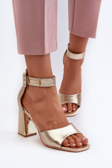 Eleganter Stil Damen-Sandalen mit hohen Absätzen goldene Farbe Rosazara