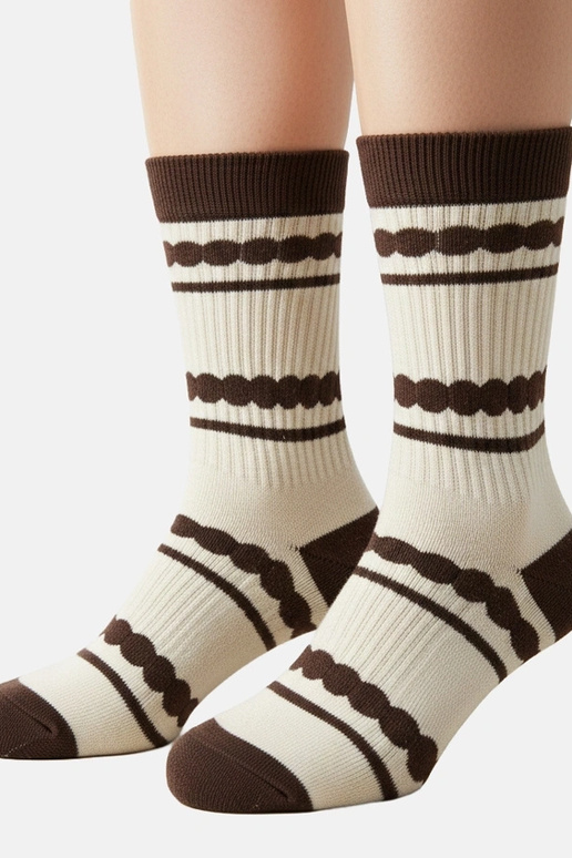 Sandfarbene Socken mit braunen...