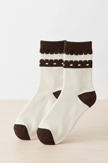 Sandfarbene warme Socken mit braunem Akzent Sella