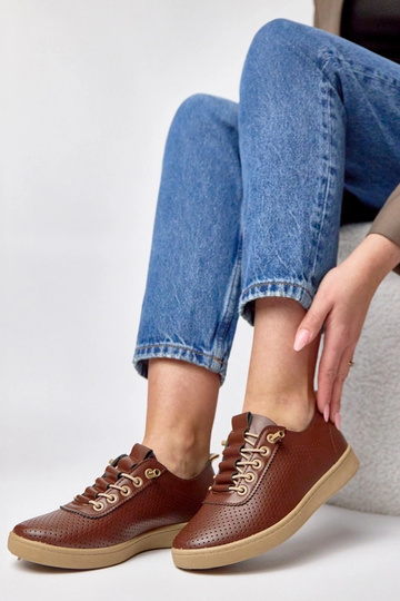 Braune einlegbare perforierte Sneaker Adèle 2