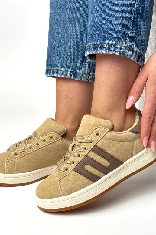 Dunkel-sandfarbene Alltagssneaker...