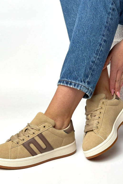 Dunkel-sandfarbene Alltagssneaker...