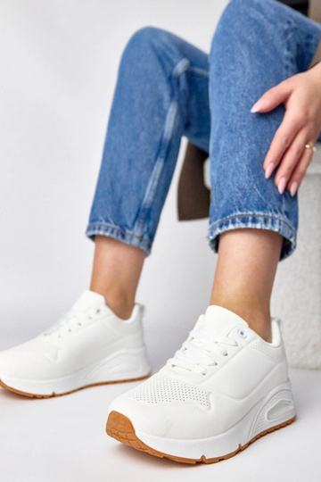 Weiße Sneaker mit dicker...