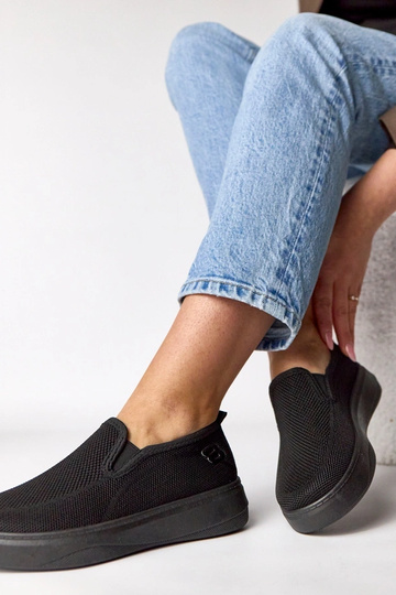 Schwarze textile Sport-Sneaker auf Plattform Céleste 2