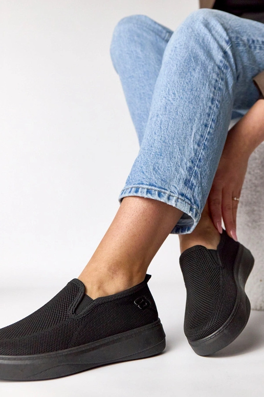 Schwarze textile Sport-Sneaker auf...