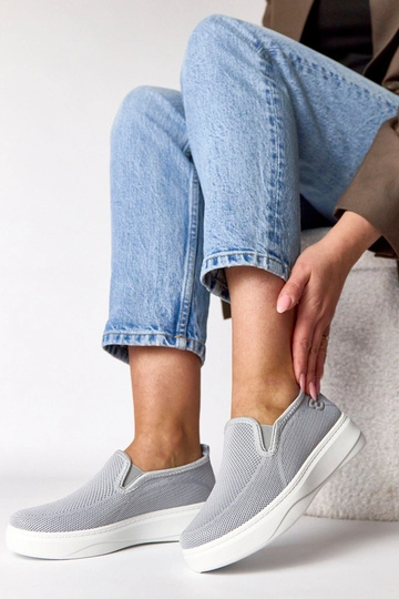 Graue textile Sport-Sneaker auf Plattform Céleste 2