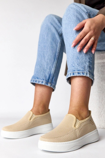 Sandfarbene textile Sport-Sneaker auf Plattform Céleste