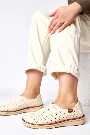 Cremefarbene durchbrochene Halbschuhe Rosa