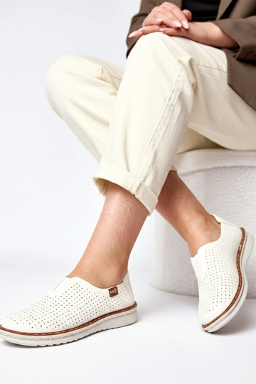 Weiße durchbrochene Halbschuhe Rosa 2