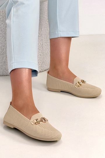 Sandfarbene Stoff-Mokassins mit goldenem Schmuck Mathilde 2