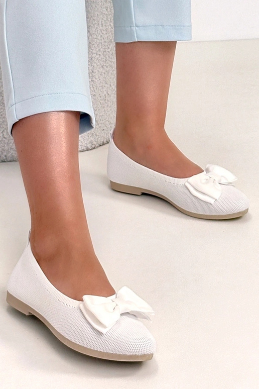 Weiße Wildleder-Ballerinas mit...