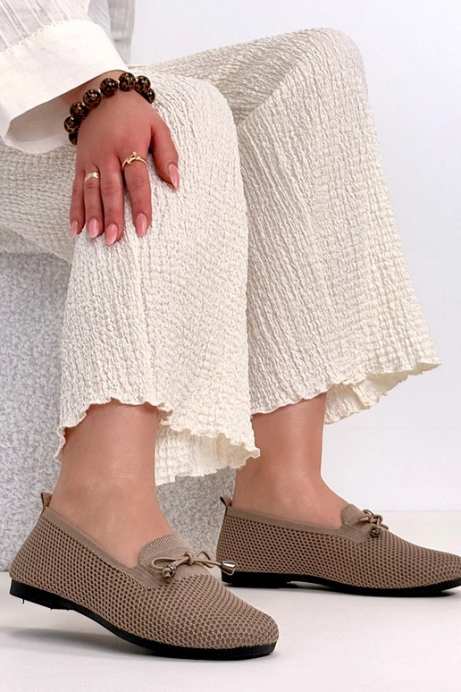 Dunkelsandfarbene Stoff-Mokassins mit...