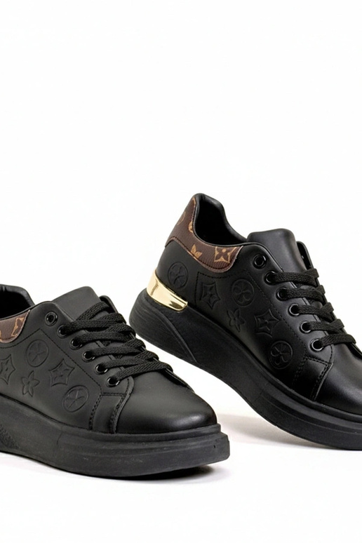 Schwarze Sportschuhe mit Schnürung...