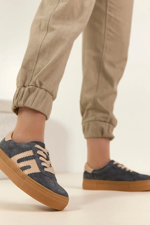 Graue Leder-Sportschuhe mit Plattform...