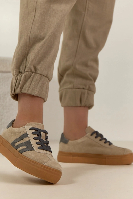 Beige Leder-Sportschuhe mit Plattform...