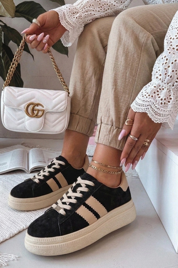 Schwarze Leder-Sneaker mit...