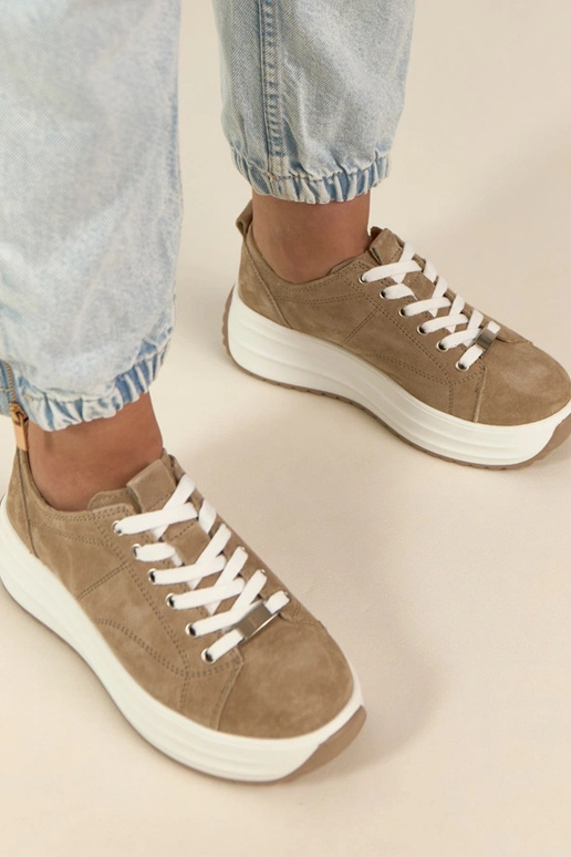 Sandfarbene Leder-Sneaker mit Plateau...