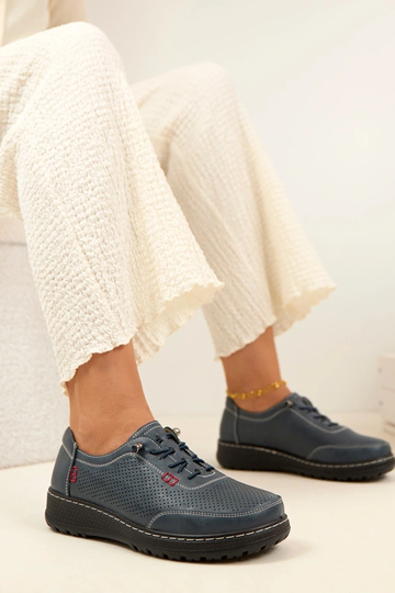 Dunkelblaue Lochmuster Halbschuhe Solenne 2