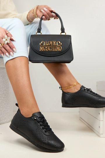 Schwarze Lochmuster... 2