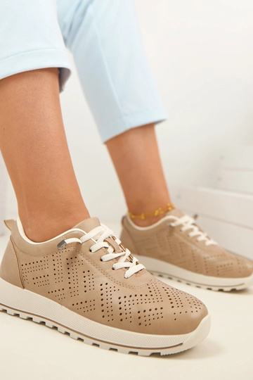 Beige durchbrochene Einlegesportschuhe SIone 2