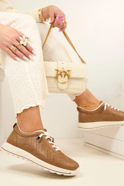 Hellbraune durchbrochene...