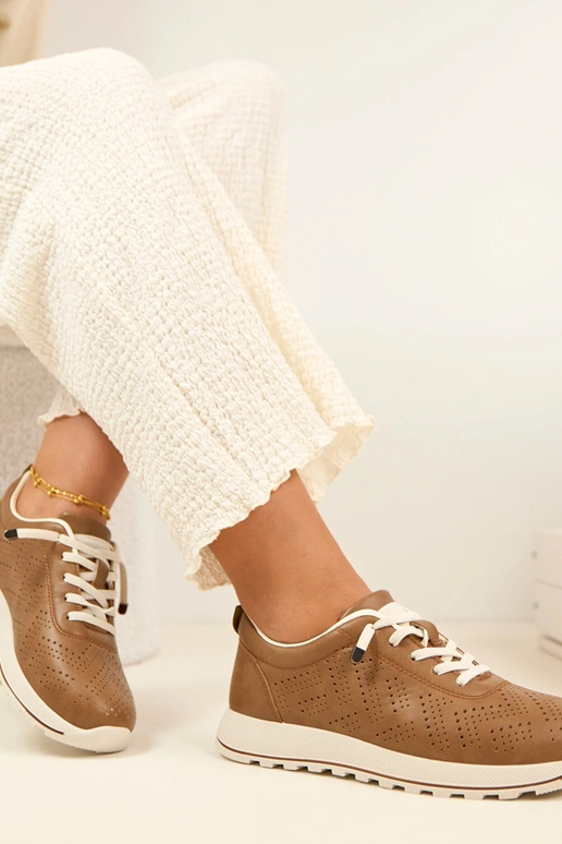 Hellbraune durchbrochene...