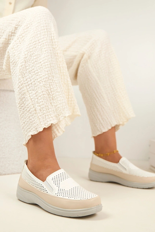 Weiße beige durchbrochene Halbschuhe...