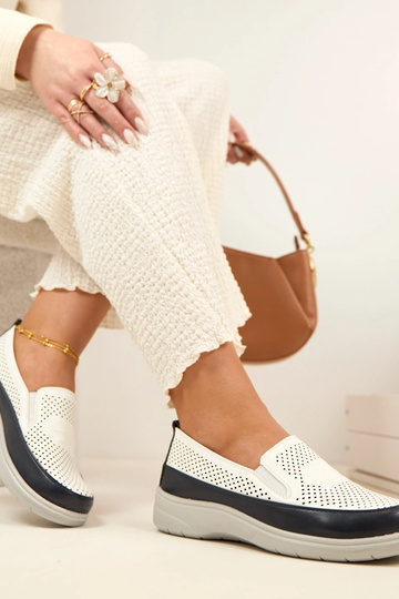 Weiße dunkelblaue durchbrochene Halbschuhe Aurelle 2
