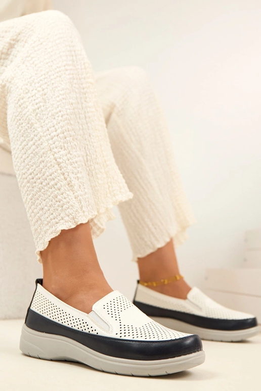 Weiße dunkelblaue durchbrochene...