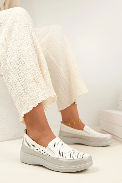 Weiße silberne durchbrochene...