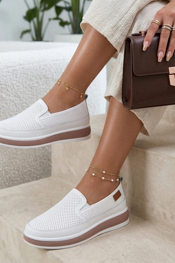 Weiße durchbrochene...