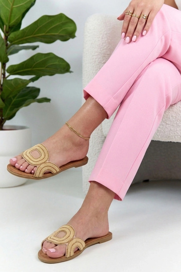 Sandfarbene Clogs mit Strasssteinen Olivia 2