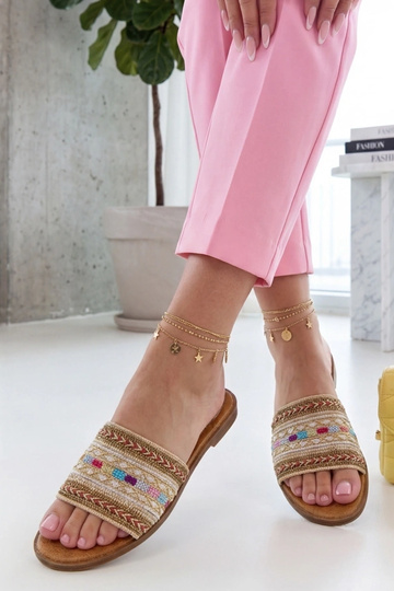 Sandfarbene Pantoletten mit... 2