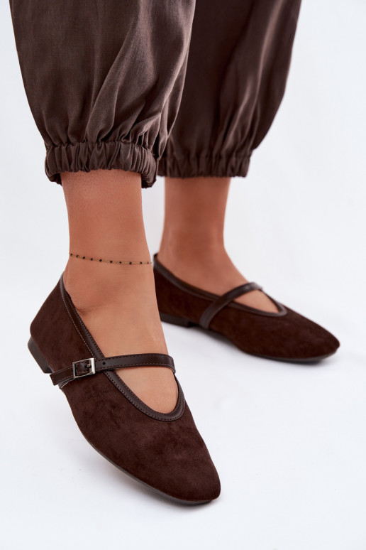 Ballerinas mit Riemen aus Öko-INildlederoZue CzekoladoZue Felora