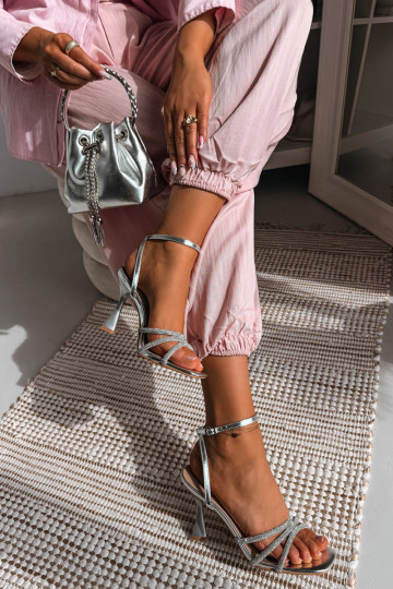 Damensandalen mit Absätzen Ze Zdobionymi Paskami Silberfarbe Gedira 2